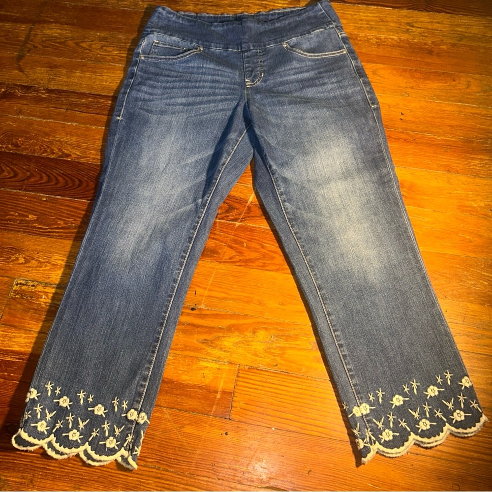 Jag Jeans Blue Crop  with Embroidered Hem Size 12 super cute